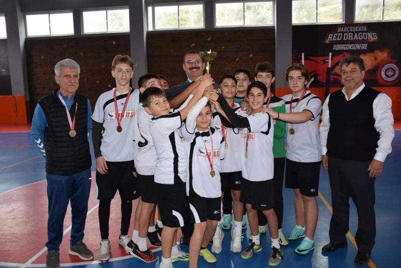 Kaymakamımız, Futsal Turnuvası Ödül Törenine Katıldı